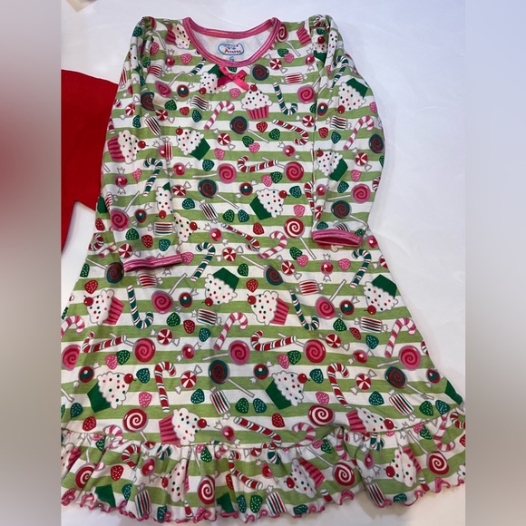 Sara’s print night gown - Picture 1 of 2